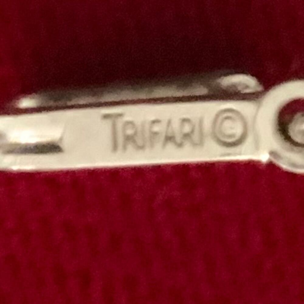 Vintage Crown Trifari Necklace - Picture 6 of 6